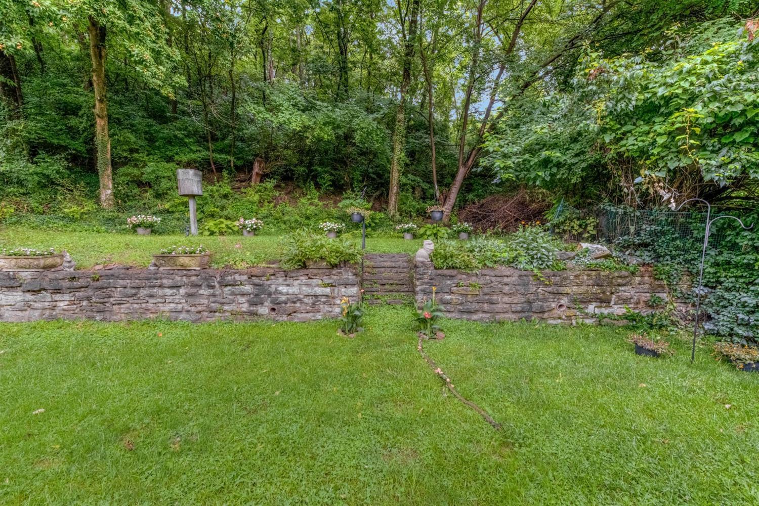 1651 Quebec Road Cincinnati, OH 45205 - Photo 25 of 31