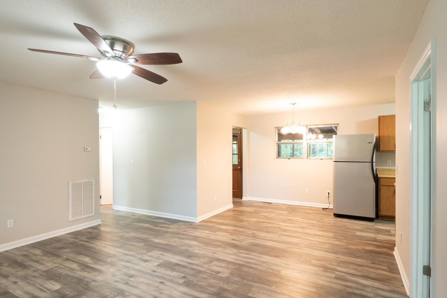 7122 Runyan Road Georgetown, TN 37336 - Photo 5 of 21 Living Room View 2