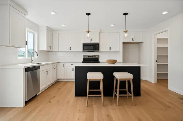 $469,950 | 4716 Southwest 6th Terrace, Blue Springs, MO 64014