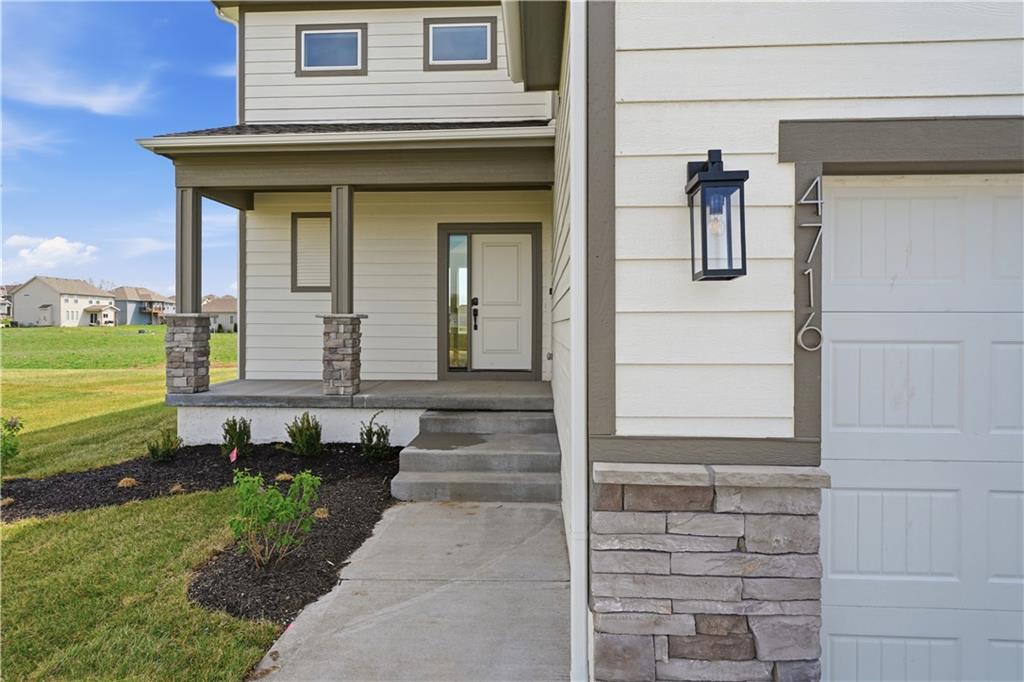 4716 Southwest 6th Terrace Blue Springs, MO 64014 - Photo 3 of 19