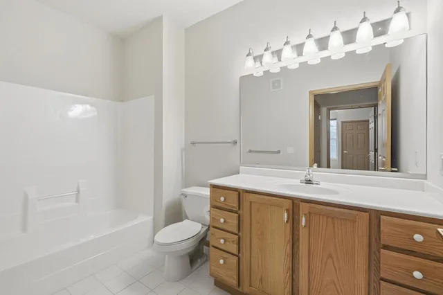 $290,000 | 600 Greenhaven Drive, Unit 313, Burnsville, MN 55306