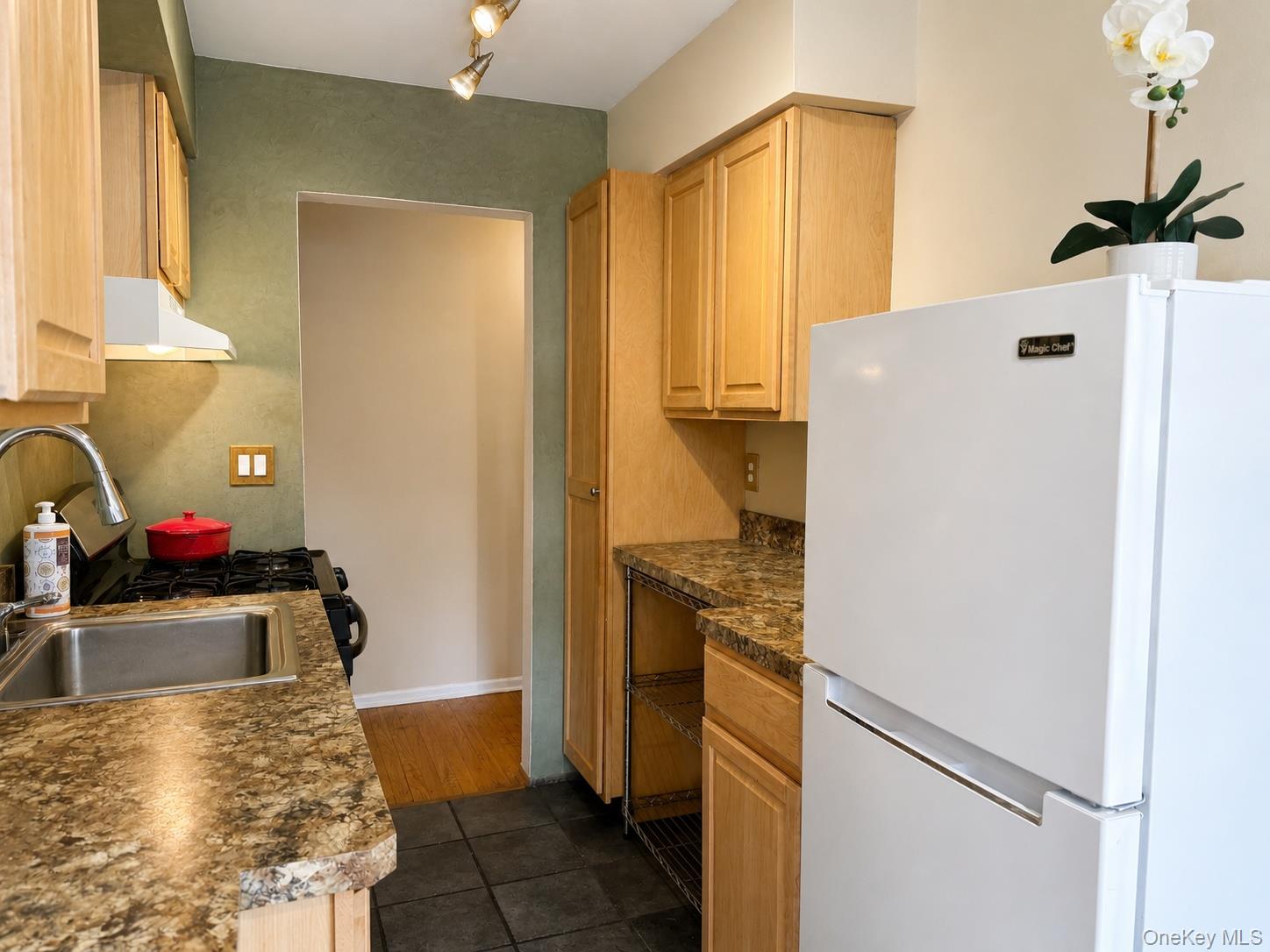 8 Colonial Road, Unit 36 Beacon, NY 12508 - Photo 12 of 18 AI Generated photo