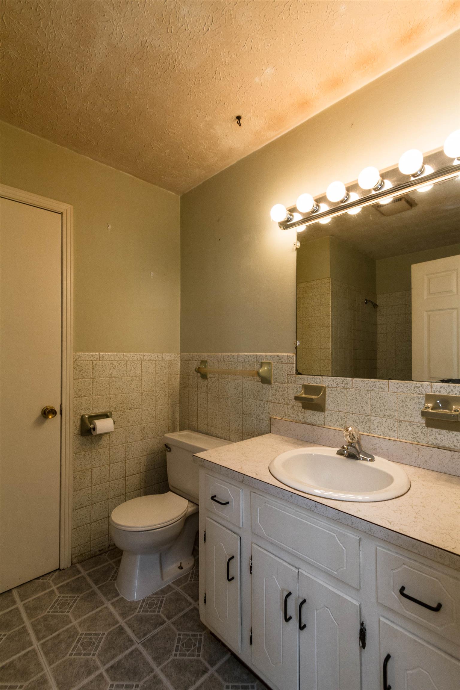 5038 East Robertson Road Cross Plains, TN 37049 - Photo 23 of 30 Full Guest Bath!