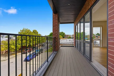 $650,000 | 6414 North Francisco Avenue, Unit 202, Chicago, IL 60645