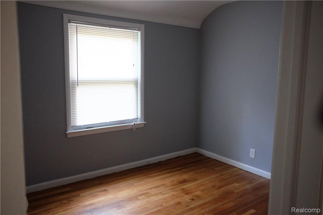 2046 Yorkshire Road Birmingham, MI 48009 - Photo 10 of 21 014.jpg