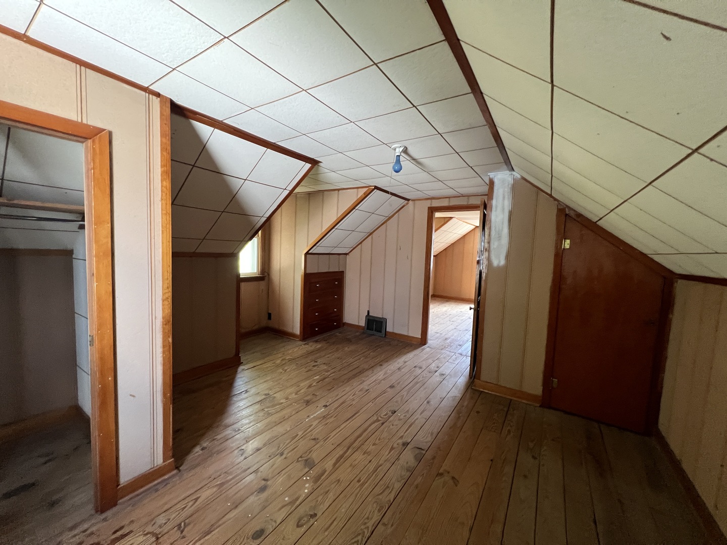626 Woolf Court Rochelle, IL 61068 - Photo 13 of 23 a view of hallway with wooden floor