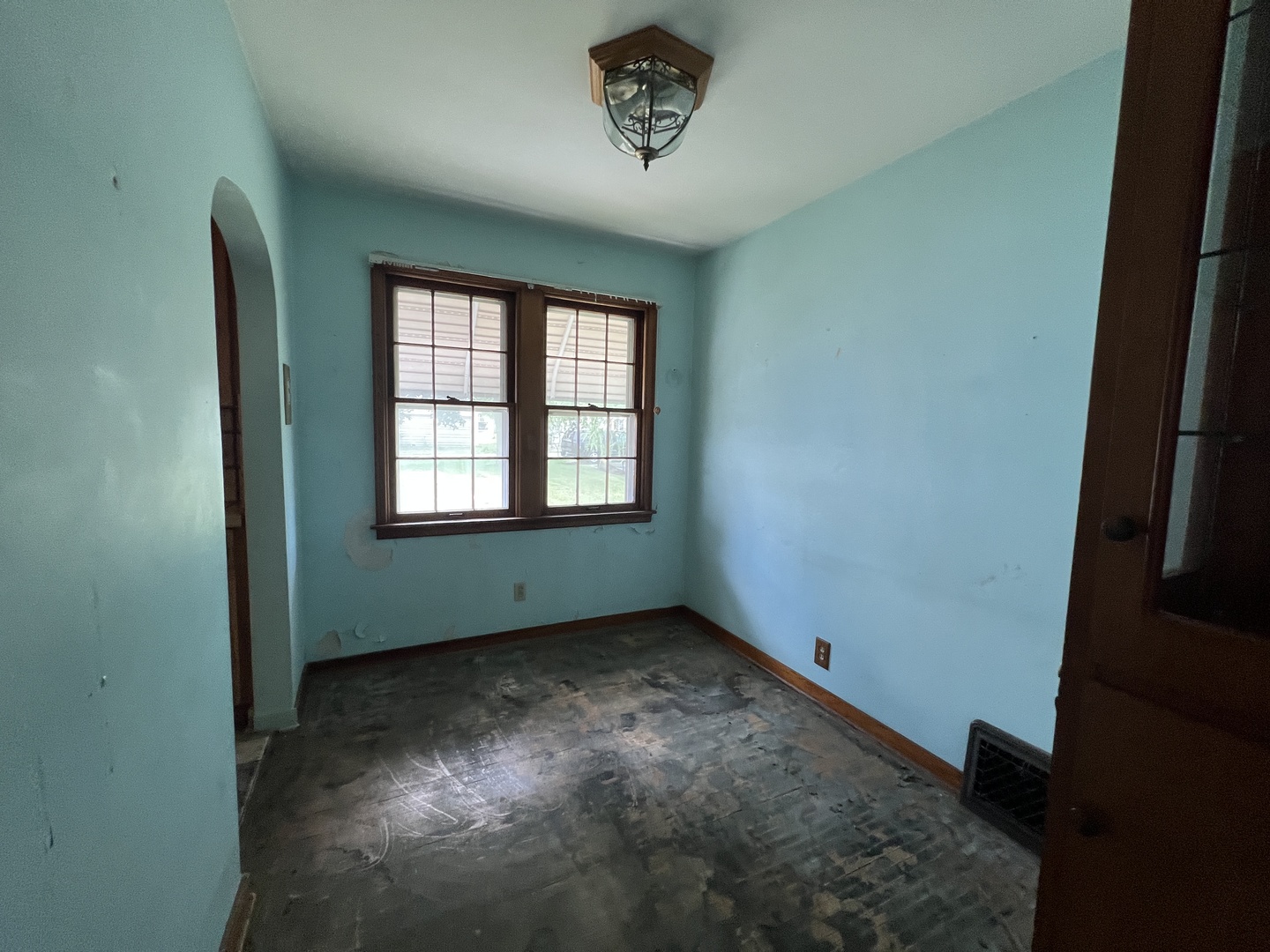 626 Woolf Court Rochelle, IL 61068 - Photo 4 of 23 an empty room with a window
