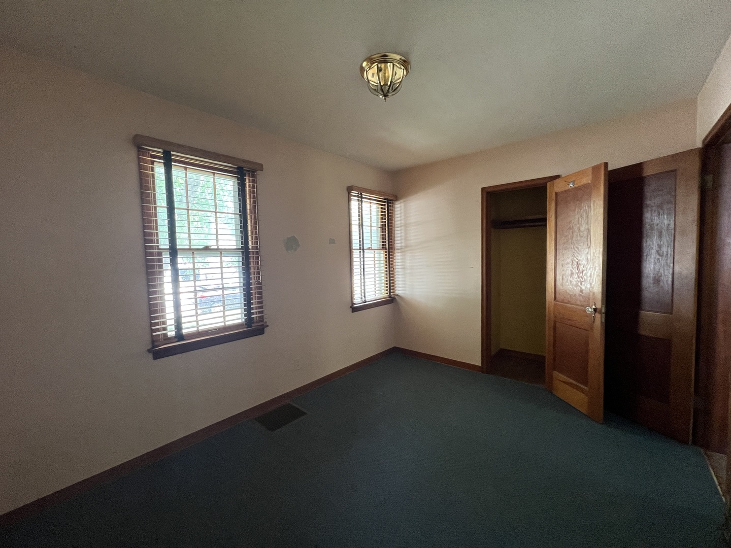 626 Woolf Court Rochelle, IL 61068 - Photo 8 of 23 an empty room with windows and closet