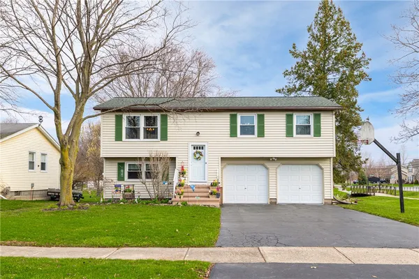 $224,900 | 2 Tallwood Drive, Parma, NY 14468