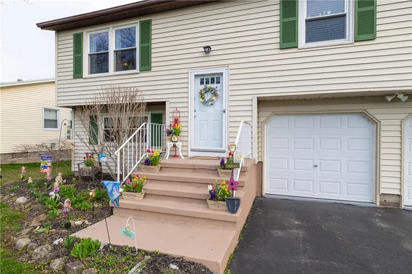 $224,900 | 2 Tallwood Drive, Parma, NY 14468