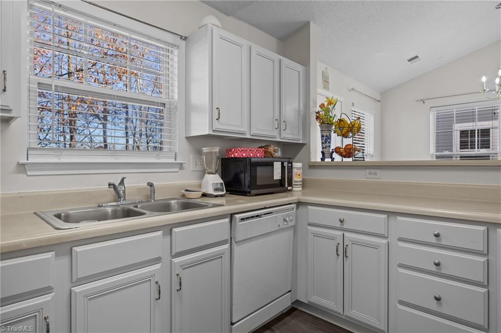 825 Hopewell Street High Point, NC 27263 - Photo 12 of 27
