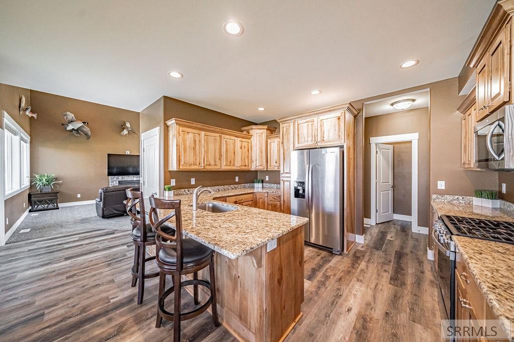 811 Harborside Loop Blackfoot, ID 83221 - Photo 11 of 40 Beautiful Granite Kitchen