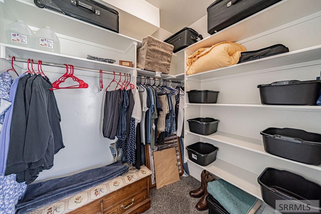811 Harborside Loop Blackfoot, ID 83221 - Photo 23 of 40 Walk-in Closet