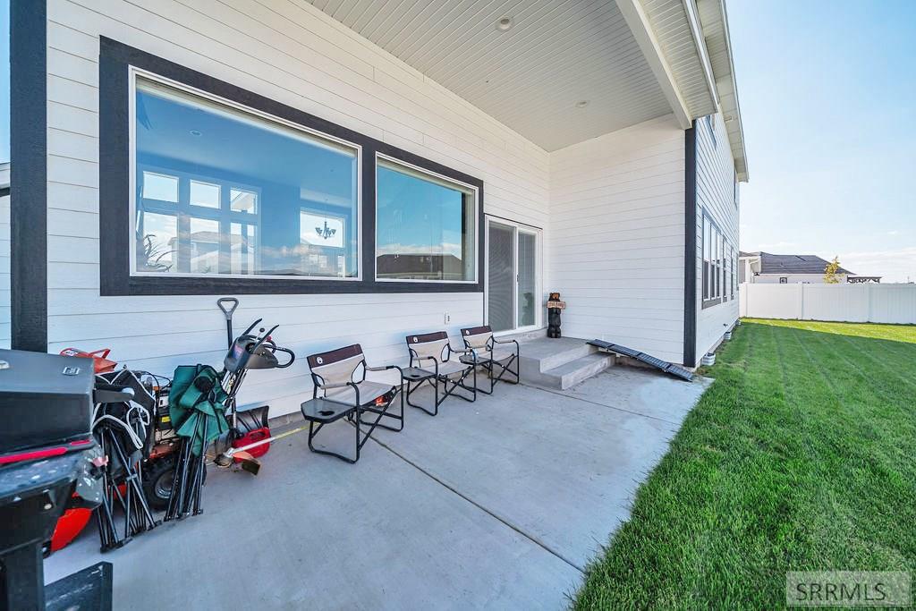 811 Harborside Loop Blackfoot, ID 83221 - Photo 33 of 40 Covered Back Patio