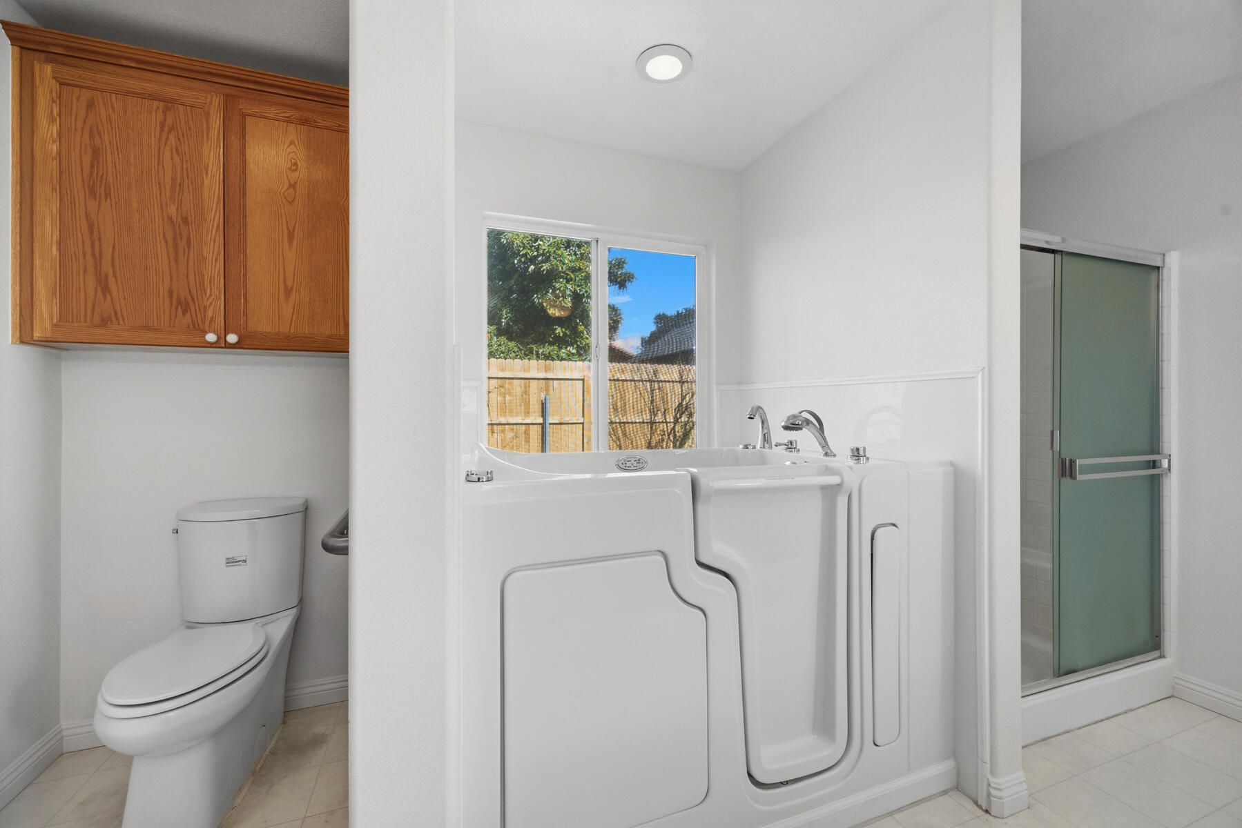 1752 Modoc Avenue Tulare, CA 93274 - Photo 34 of 45 34 - Master Bathroom (2)