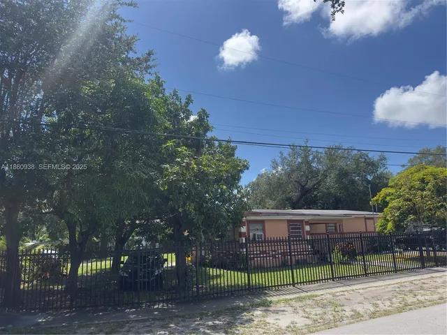 a view of a house with a backyard