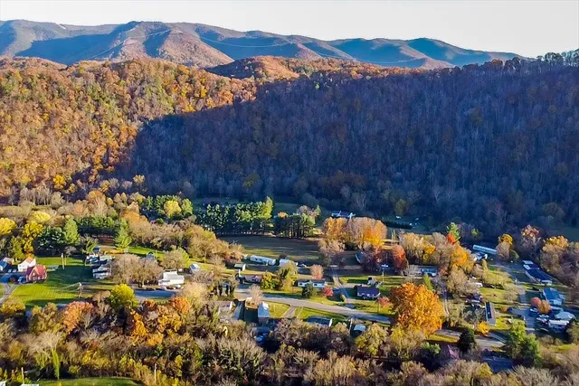 $219,999 | 108 Weaver Drive, Elliston, VA 24087