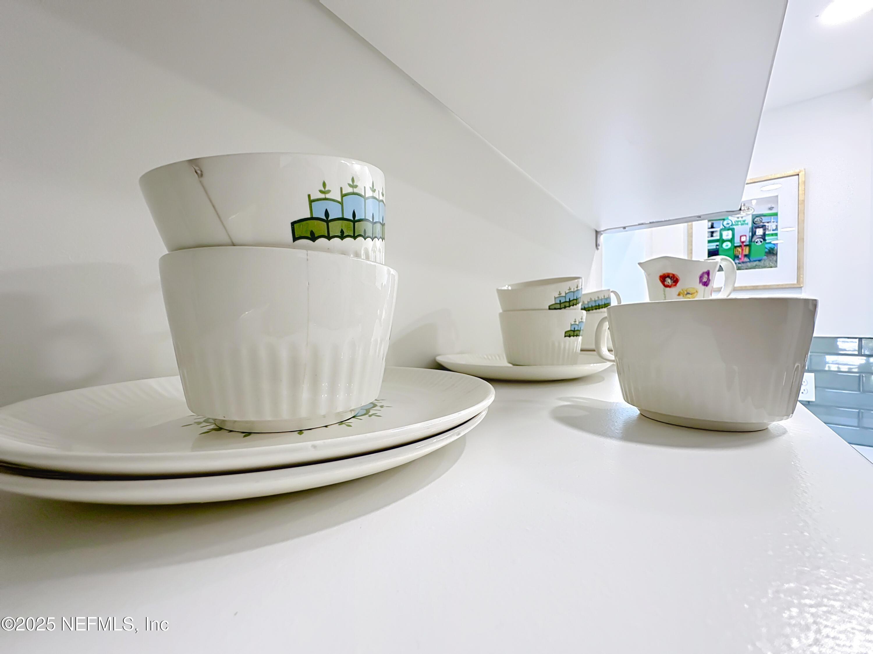 912 St Johns Avenue, Unit 101 Palatka, FL 32177 - Photo 18 of 33 a dining room with a table and chair