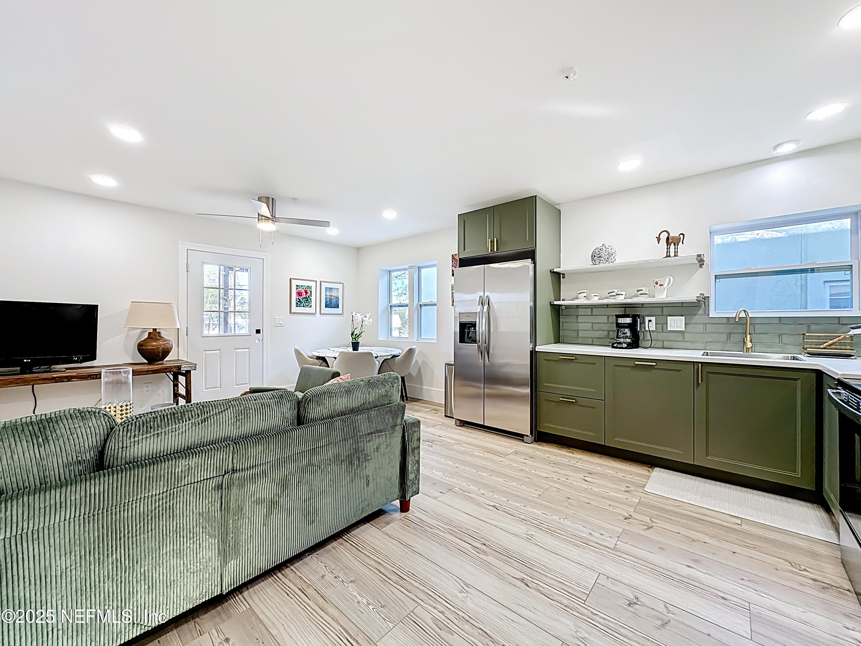 912 St Johns Avenue, Unit 101 Palatka, FL 32177 - Photo 22 of 33 a living room with furniture and a flat screen tv