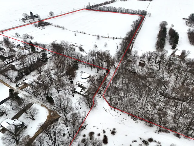 $4,000,000 | 497 Timber Creek Road, Dixon, IL 61021