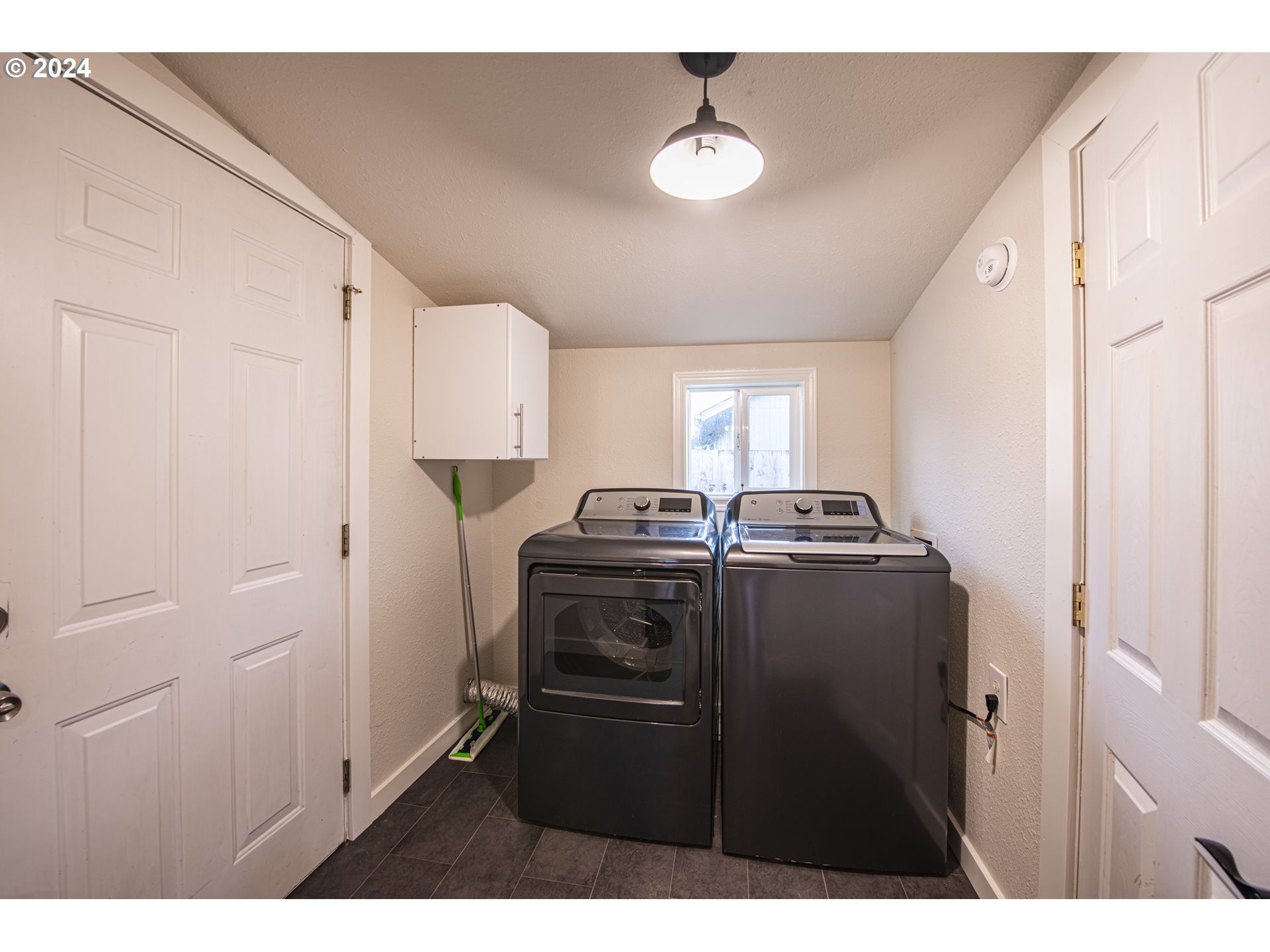 2065 G Street Springfield, OR 97477 - Photo 12 of 28