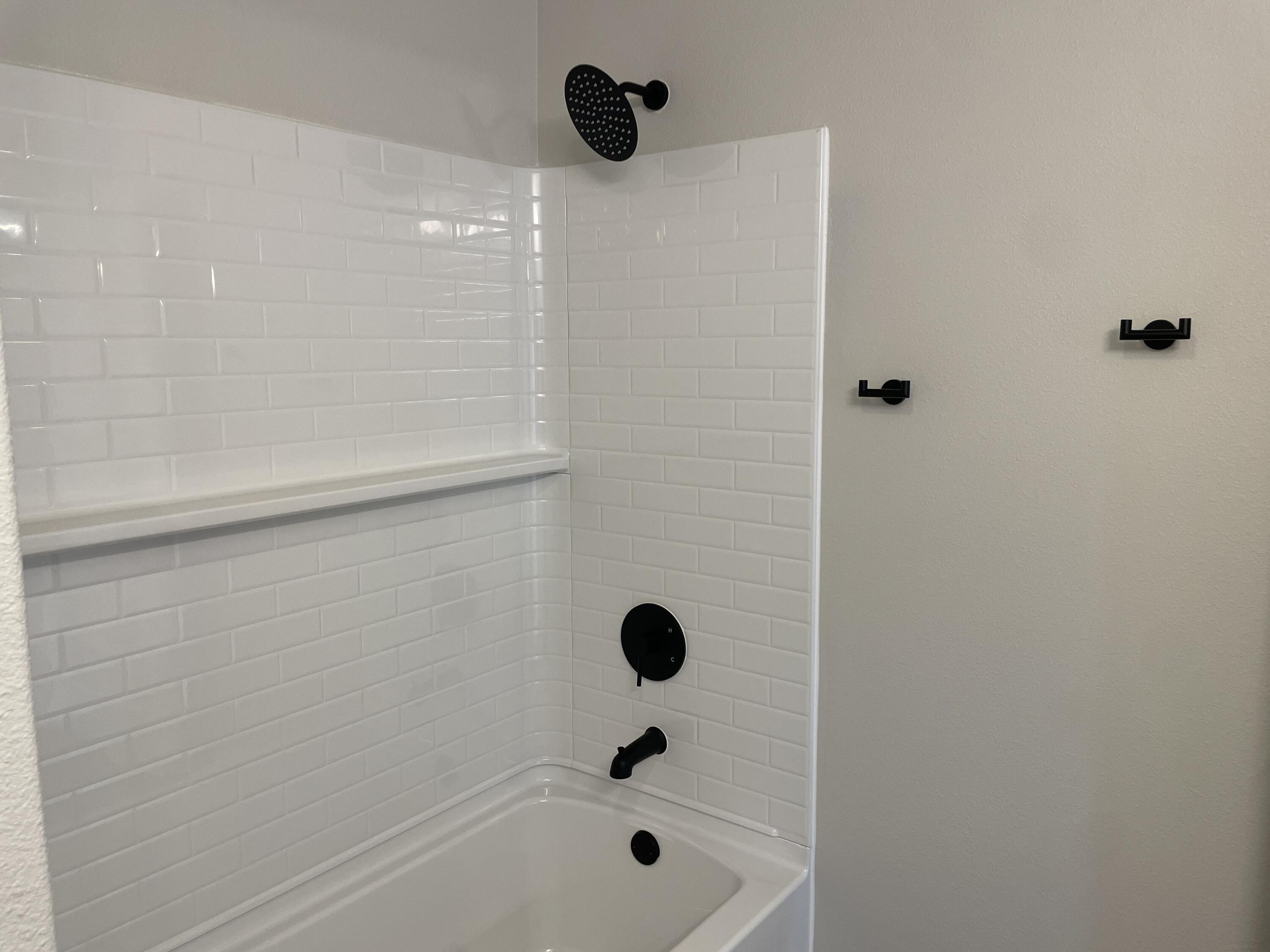 7450 29th Street Lubbock, TX 79407 - Photo 18 of 32 a bathroom with a tub