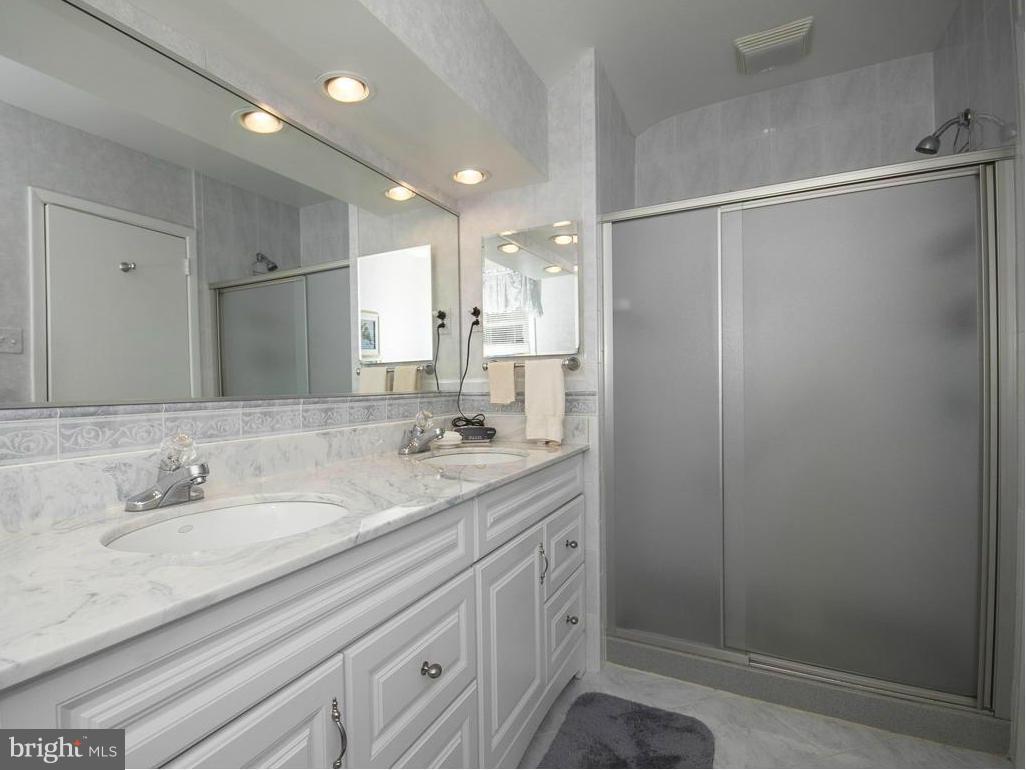 7913 Stevenson Road Pikesville, MD 21208 - Photo 16 of 22 Bath (Master)