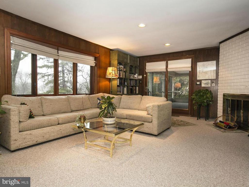 7913 Stevenson Road Pikesville, MD 21208 - Photo 10 of 22 Family Room