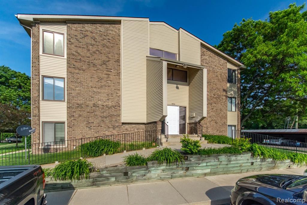 30445 West 14 Mile Road, Unit 67 Farmington Hills, MI 48334 - Photo 4 of 16