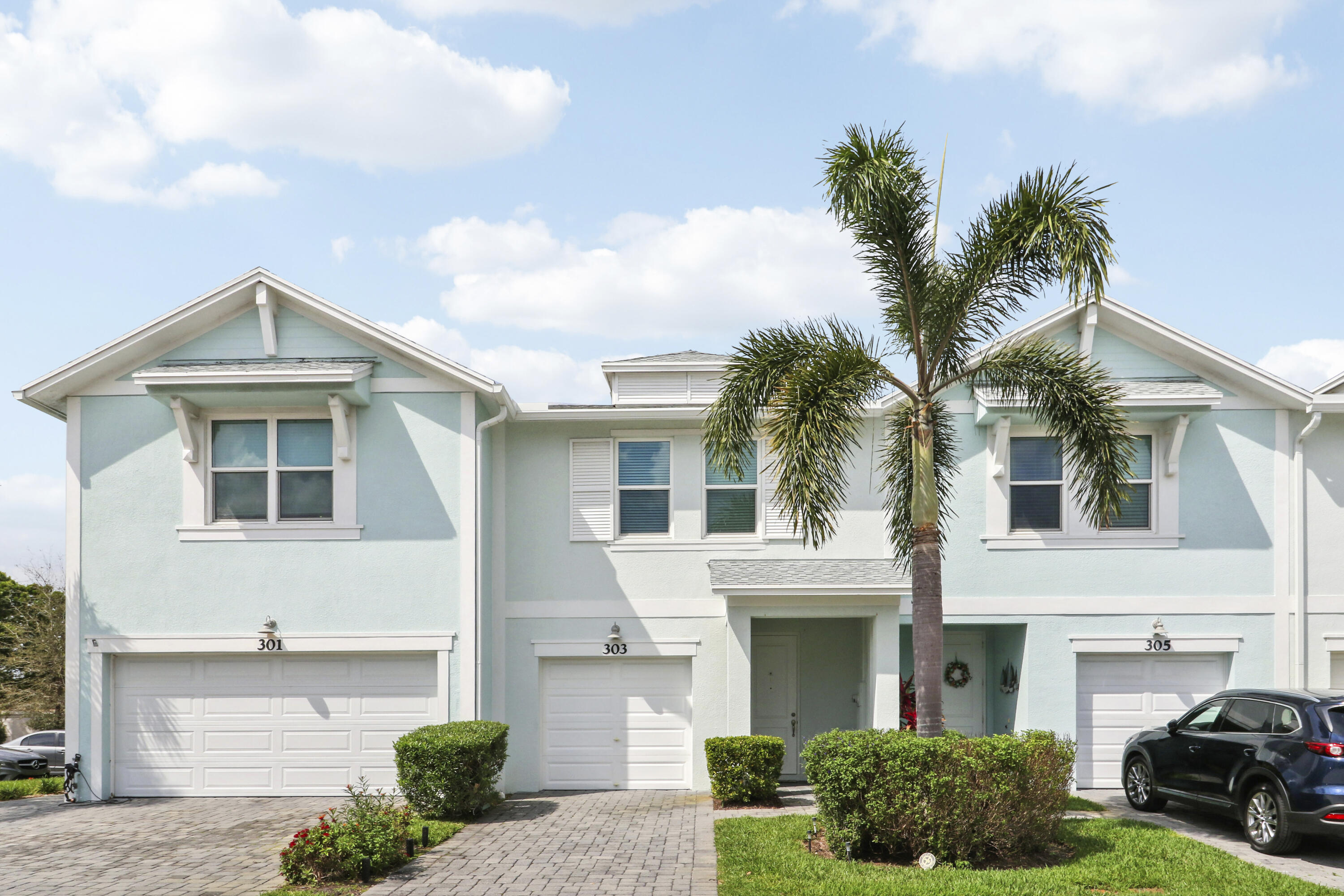 303 Southeast Halifax Lane Stuart, FL 34994 - Photo 1 of 35 House-26