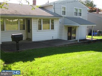 1041 Hoven Road Philadelphia, PA 19115 - Photo 2 of 12 Exterior Back