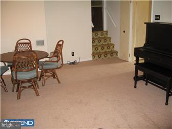 1041 Hoven Road Philadelphia, PA 19115 - Photo 11 of 12 Family Room