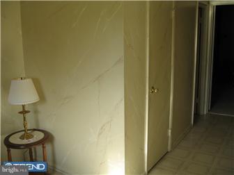 1041 Hoven Road Philadelphia, PA 19115 - Photo 4 of 12 Foyer