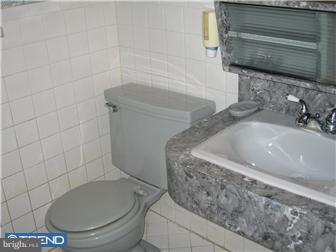 1041 Hoven Road Philadelphia, PA 19115 - Photo 10 of 12 Bathroom