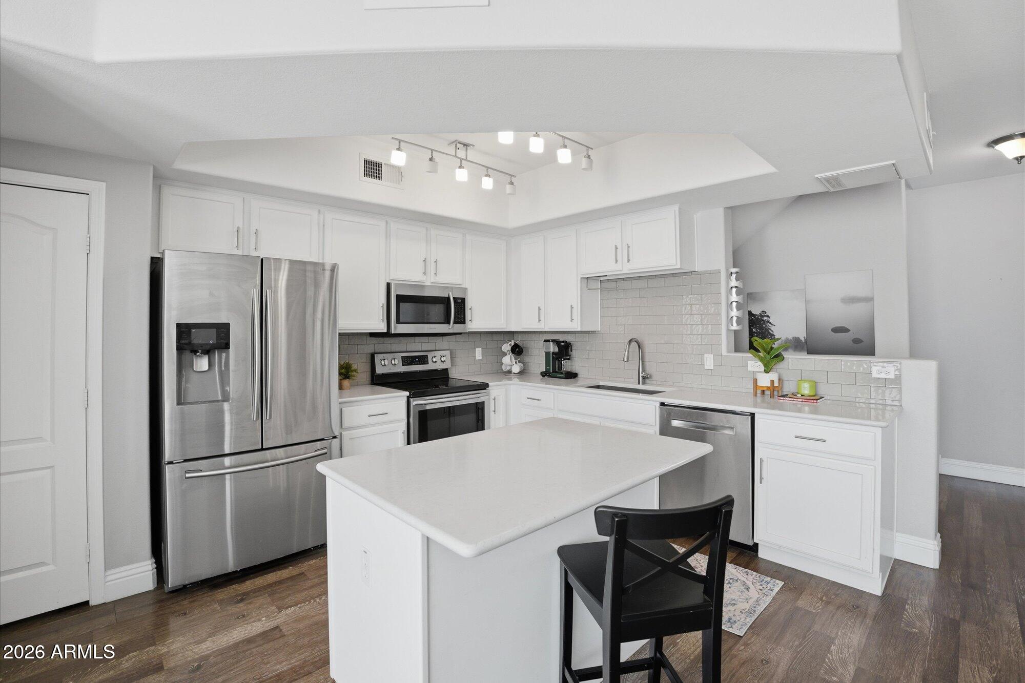 280 South Evergreen Road, Unit 1318 Tempe, AZ 85288 - Photo 7 of 24 Kitchen