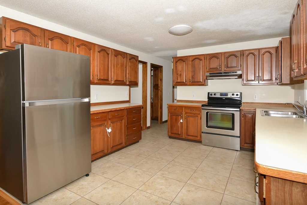 18 South Meadow Road East Longmeadow, MA 01028 - Photo 8 of 32 Gallery Image 8