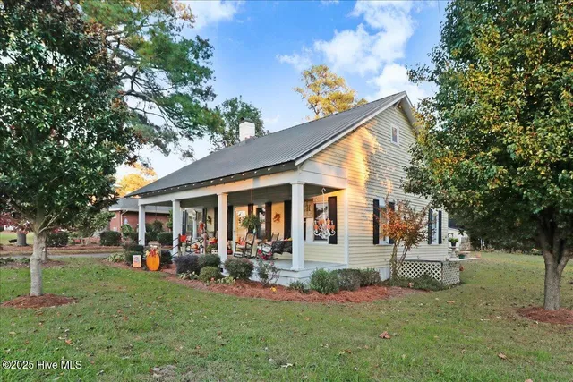 $219,900 | 302 North Sycamore Street, Fremont, NC 27830