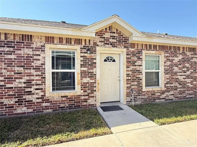 $1,050 | 2506 East Franklin Avenue, Mission, TX 78573