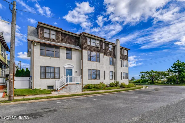 $2,300 | 113 Central Avenue, Unit 1, Ocean Grove, NJ 07756