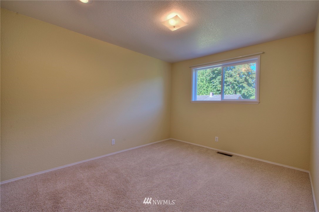 13609 Southeast 141st Street Renton, WA 98059 - Photo 16 of 25 Gallery Image 16