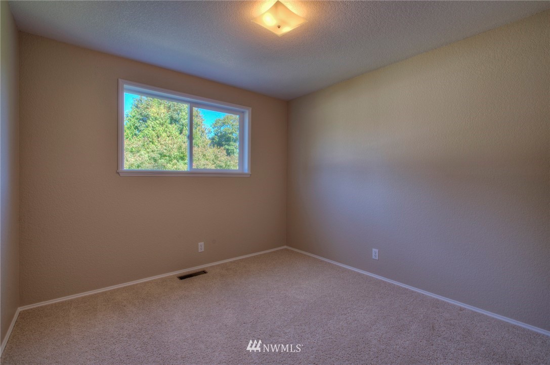 13609 Southeast 141st Street Renton, WA 98059 - Photo 17 of 25 Gallery Image 17