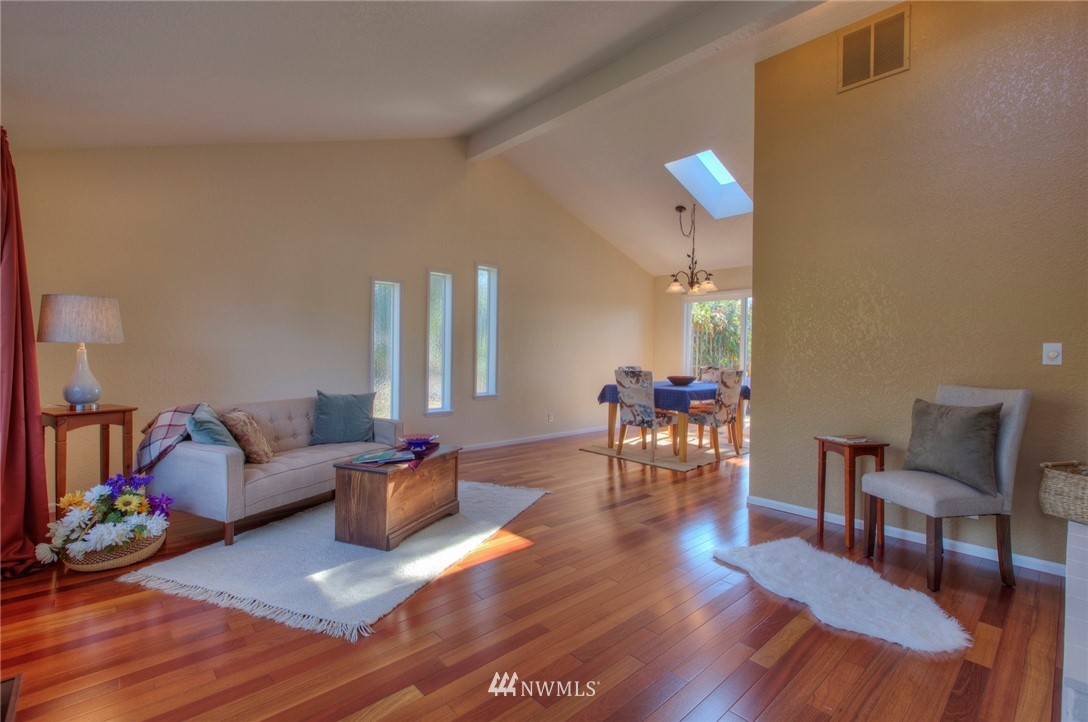 13609 Southeast 141st Street Renton, WA 98059 - Photo 4 of 25 Gallery Image 4