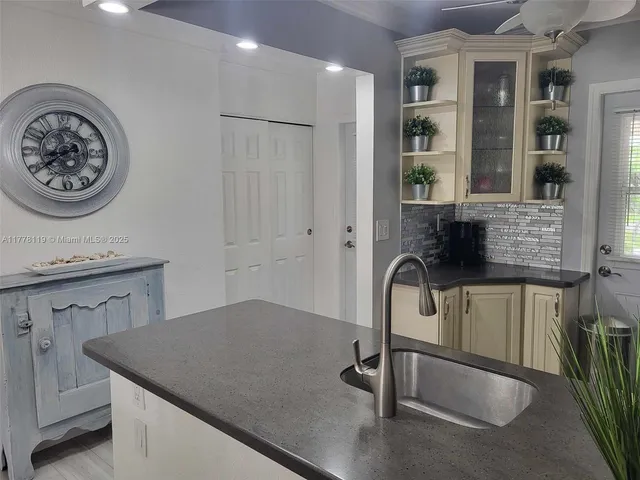 $189,900 | 4701 Northwest 34th Street, Unit 602, Lauderdale Lakes, FL 33319