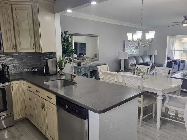 $189,900 | 4701 Northwest 34th Street, Unit 602, Lauderdale Lakes, FL 33319