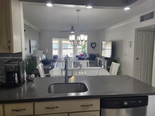 $189,900 | 4701 Northwest 34th Street, Unit 602, Lauderdale Lakes, FL 33319