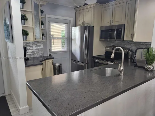 $189,900 | 4701 Northwest 34th Street, Unit 602, Lauderdale Lakes, FL 33319