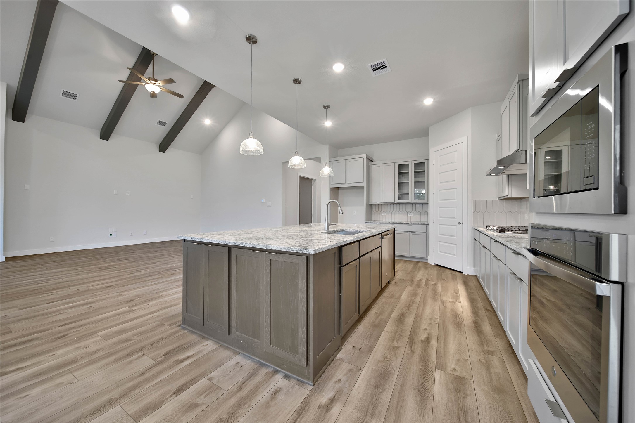 4602 Magnolia Bend Drive Rosharon, TX 77583 - Photo 8 of 39 a large kitchen with stainless steel appliances kitchen island a large counter space a sink and cabinets