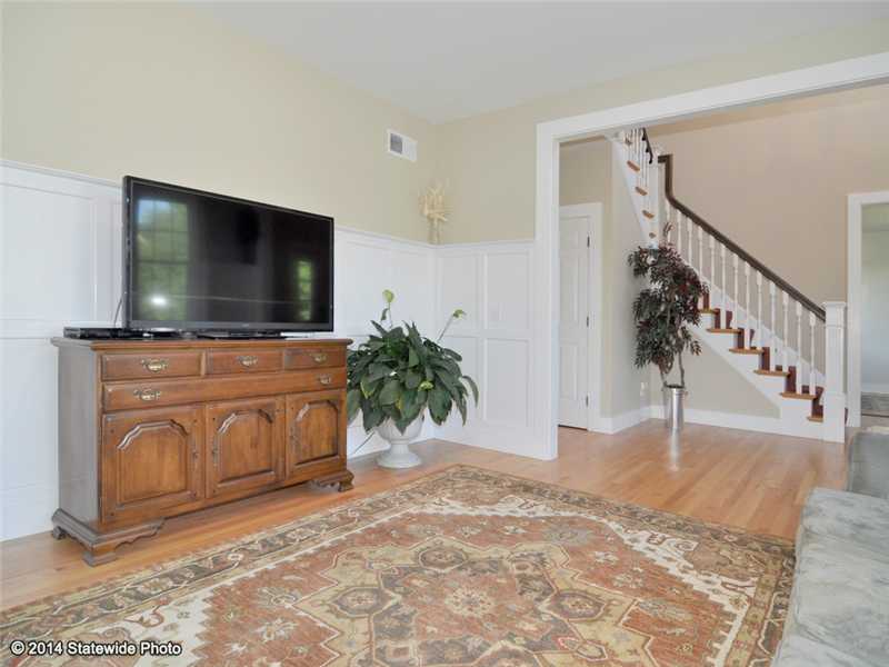 5 Partridge Road Lincoln, RI 02865 - Photo 6 of 25 Living Room.