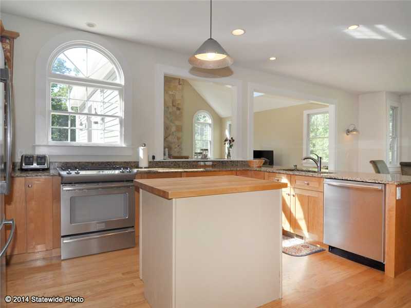 5 Partridge Road Lincoln, RI 02865 - Photo 7 of 25 Kitchen.