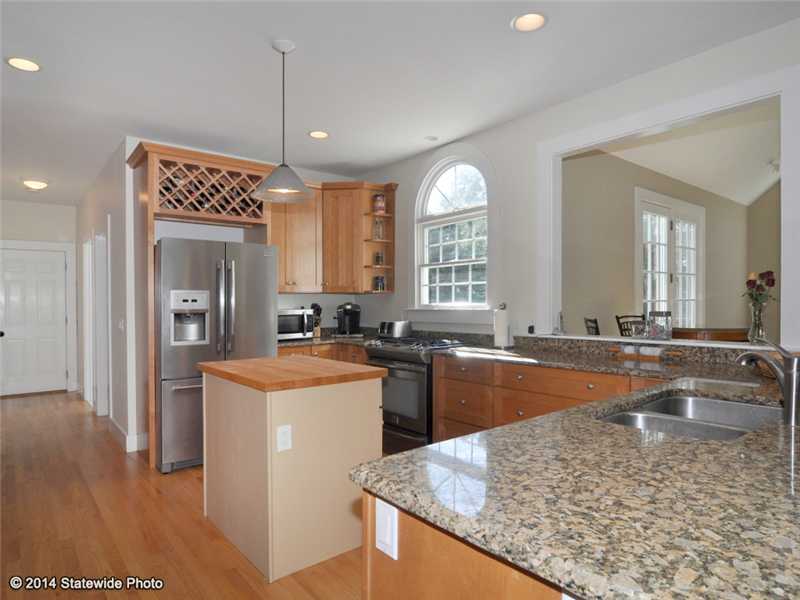 5 Partridge Road Lincoln, RI 02865 - Photo 8 of 25 Kitchen.